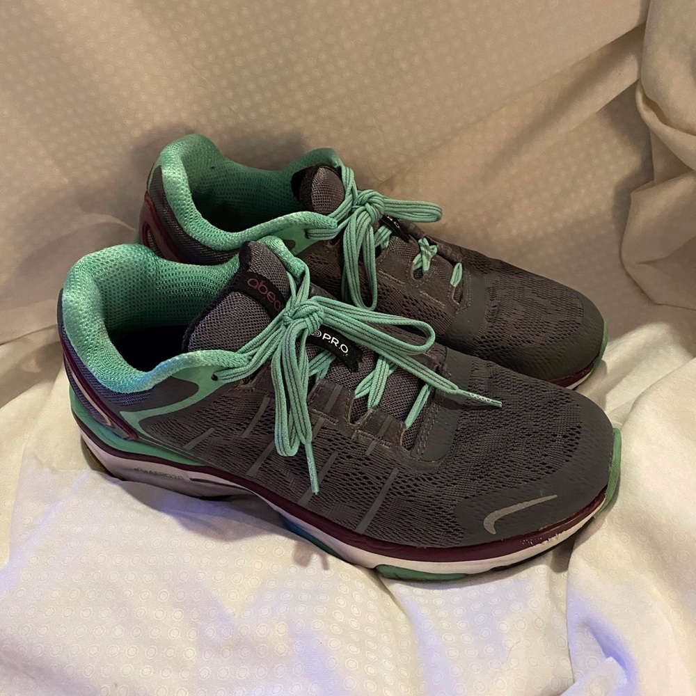 Abeo women walking shoe size 7.5